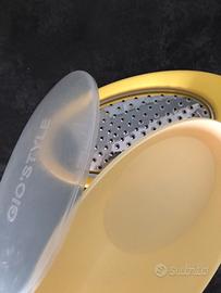 Grattugia con contenitore