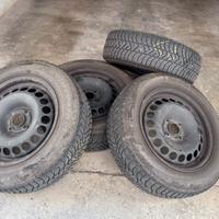 Gomme invernali Pirelli montati su cerchi in ferro