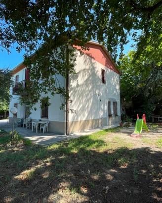 Casa indipendente di 200 m² con più di 5 locali a 