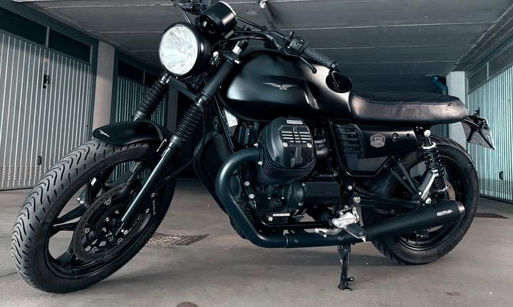 Moto Guzzi V7 III stone