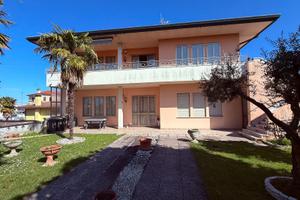 Fabbricato Indipendente (2 Unità) con magazzino