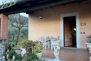 Villetta a schiera con giardino e garage privato