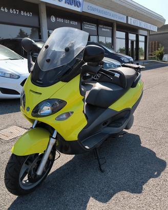 PIAGGIO X9 500