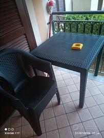 Tavolo con 3 sedie
