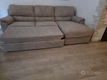 Divano 3 Posti con Chaise Longue e Pouff mod Katia