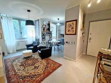 Trilocale con doppi servizi. Box doppio