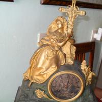 Antico orologio a pendula