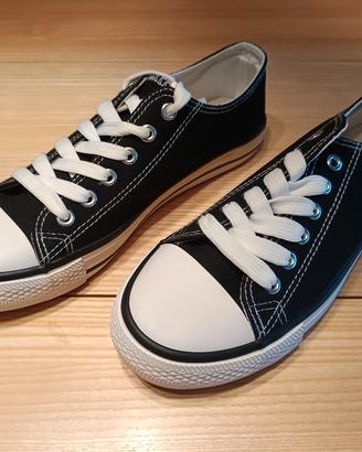 Scarpe in tela nere  modello "Converse" - Tg. 37