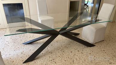 Tavolo Spyder di Cattelan