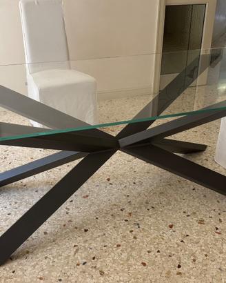 Tavolo Spyder di Cattelan