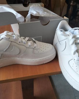 NIKE AIR FORCE 1LE GS NUMERO 39 NUOVE ORIGINALI 