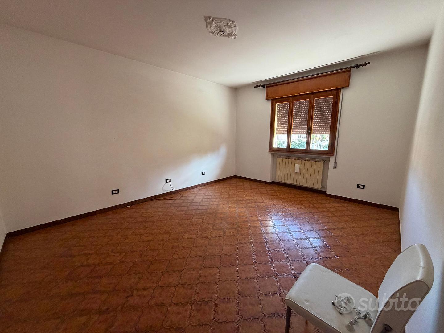 Appartamento al piano primo con garage - Vista 5