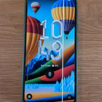 pixel 8 128GB con Riga sullo schermo