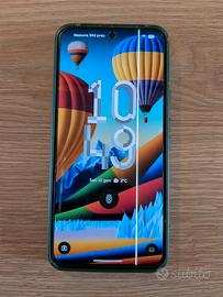 pixel 8 128GB con Riga sullo schermo