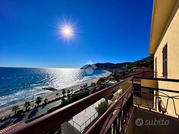 2 LOCALI A LAIGUEGLIA