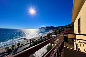 2 LOCALI A LAIGUEGLIA