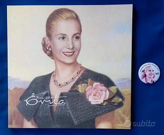 libro guida del museo Evita Peron con calamita