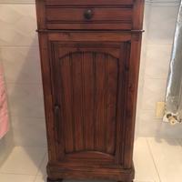 Comodino in legno di abete