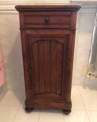 Comodino in legno di abete