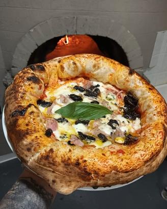 Pizzaiolo esperto napoletano