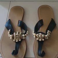 Ciabatte infradito in pelle nera e suola in cuoio