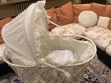 Culla in vimini stile inglese