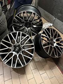 Cerchi Momo da 19 ET45