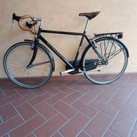 Bicicletta nera da passeggio