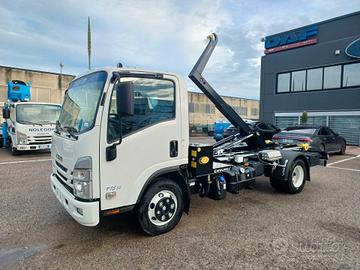 ISUZU P75 con SCARRABILE
