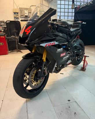 Yamaha R6