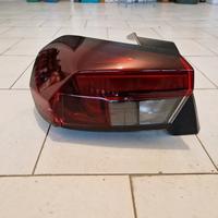 FANALE POSTERIORE SINISTRO OPEL CORSA F 19>