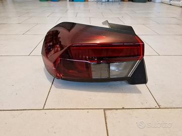 FANALE POSTERIORE SINISTRO OPEL CORSA F 19>