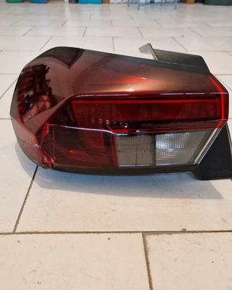 FANALE POSTERIORE SINISTRO OPEL CORSA F 19>