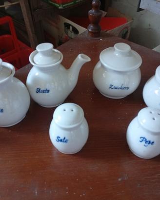 Completo da tavolo in ceramica 