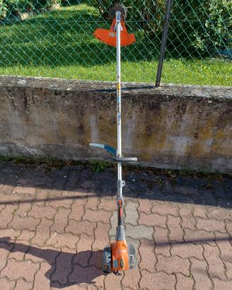 Decespugliatore marca Oleo-Mac