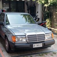 auto Mercedes 200 storica