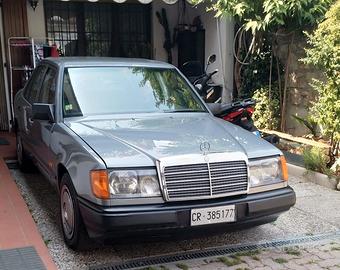 auto Mercedes 200 storica