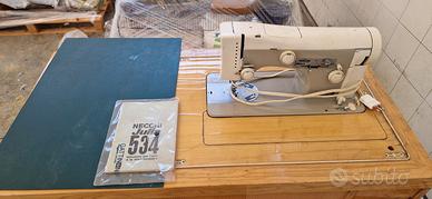 macchina da cucire Necchi 