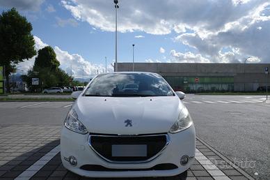 Peugeot 208. 2012. 1.2 Benzina 