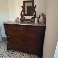 Comò antico in legno massiccio con piano in marmo