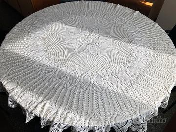 Tovaglia fatta a mano all’ uncinetto
