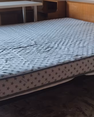 Materasso matrimoniale + rete con doghe in legno