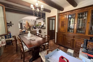 Casa indipendente di 213 m² con più di 5 locali a 