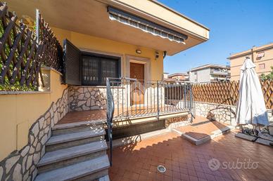 VILLA A SCHIERA D'ANGOLO A ROMA