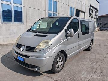 Renault Traffic 6 posti con gancio traino