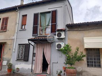 CASA SEMINDIPENDENTE A STRADELLA