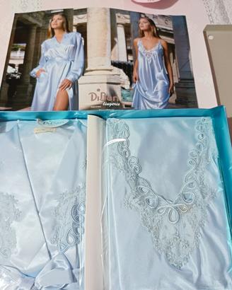 Stock di camicie di notte