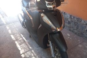Honda SH  300