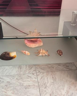 Tavolino da salotto con ripiani in vetro temperato