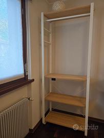 Armadio modulare IKEA con 3 ripiani